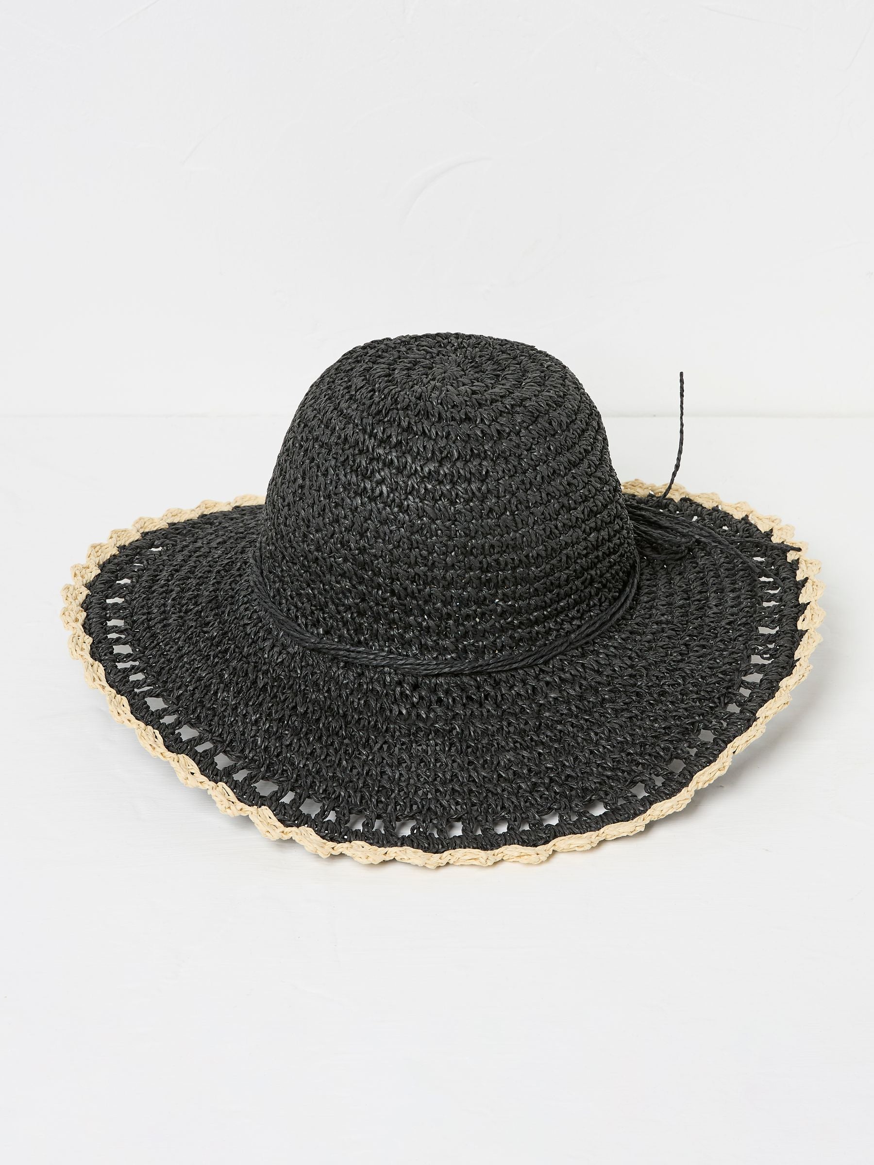 Black Scalloped Edge Straw Hat
