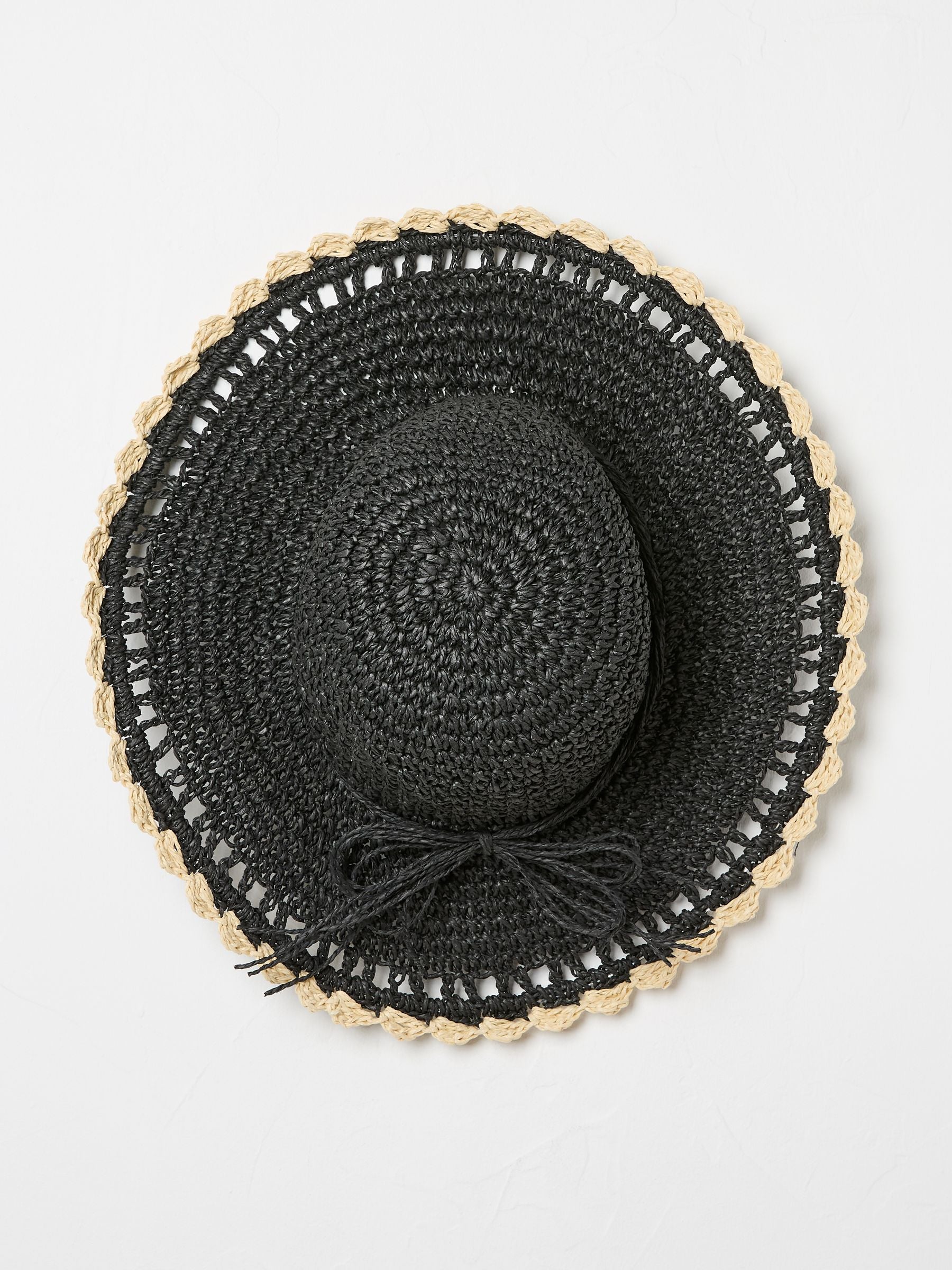 Black Scalloped Edge Straw Hat
