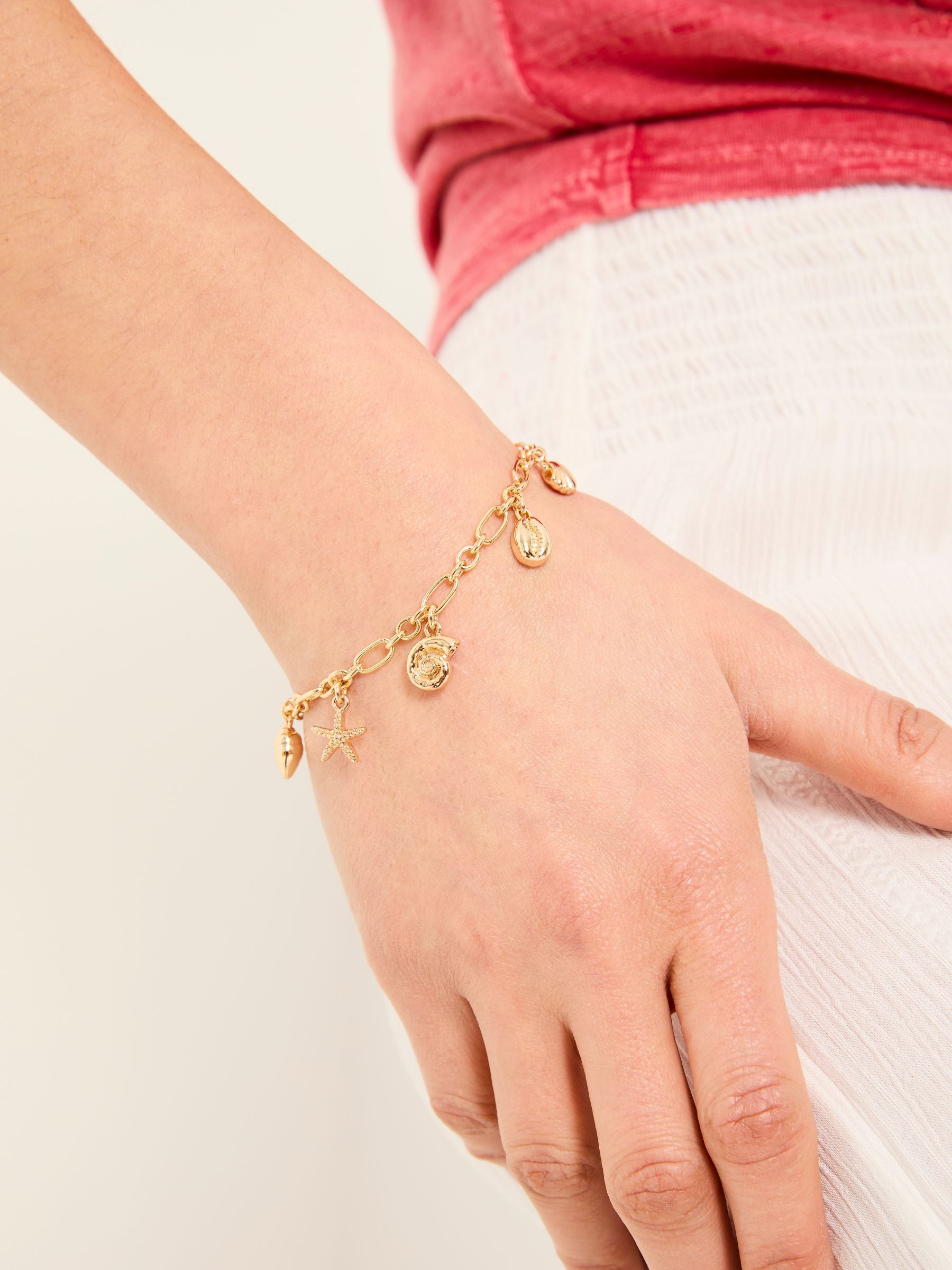 Gold Tone Shell Charm Bracelet