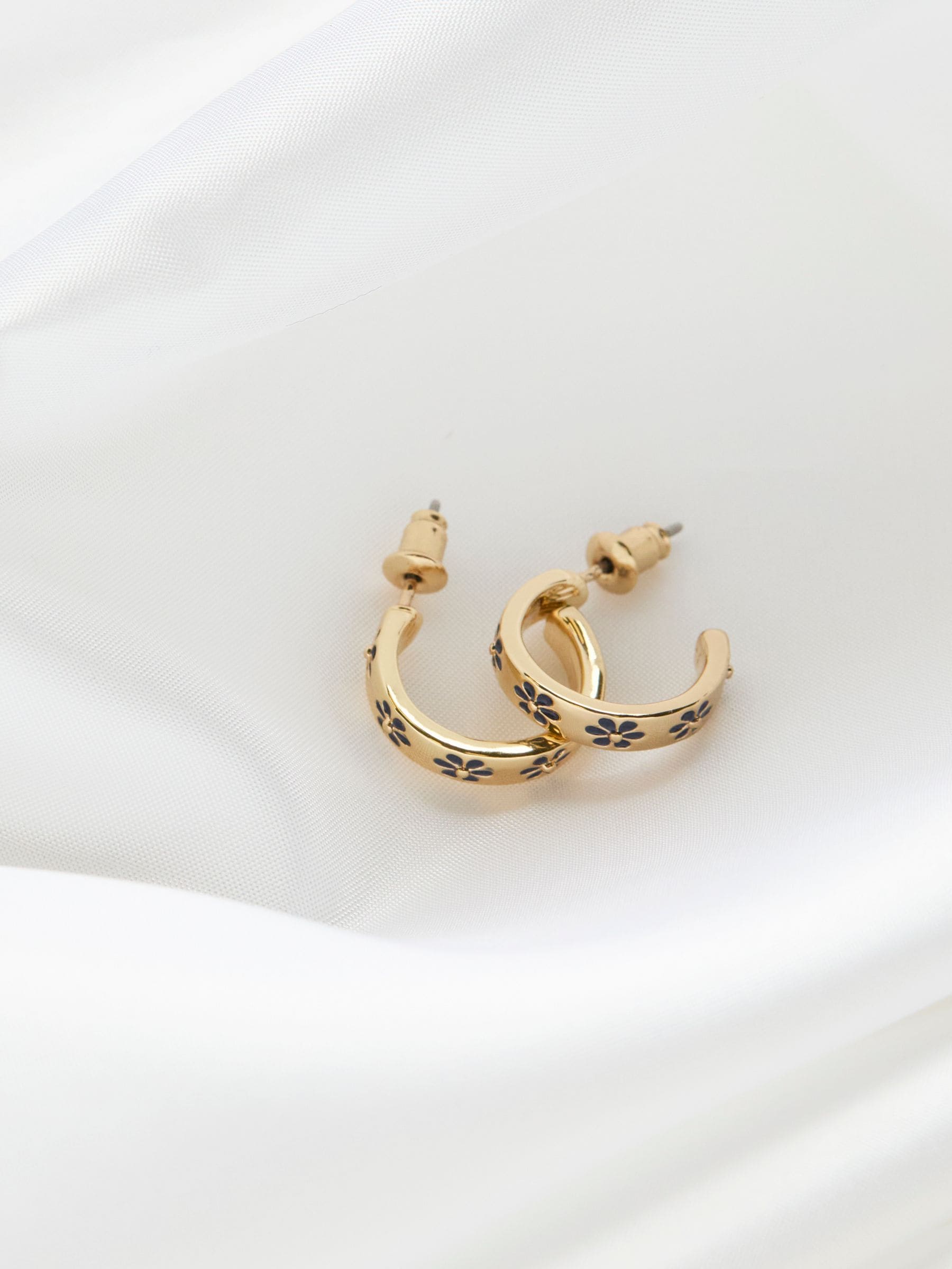 Navy Bliue Enamel Daisy Hoop Earrings